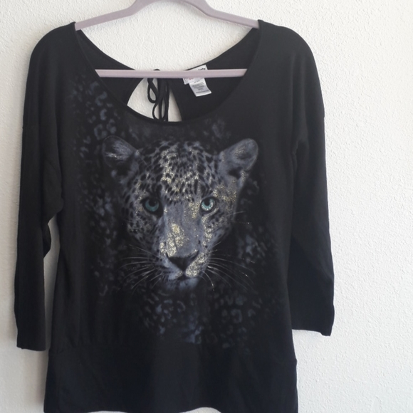 Appropriate Behavior Snow Leopard Top - Picture 1 of 6
